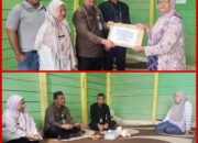 Wakili Gubernur Hidayat, Pj Sekda Fery Antar Langsung Santunan ASN Peduli Babel ke Keluarga Almarhum Sigit 