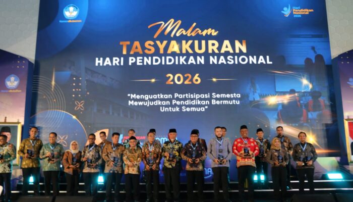Gubernur Babel Hidayat Arsani Raih Penghargaan Terbaik 1 Validitas Data Pendidikan Nasional