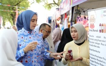 Noni Hidayat Beli Produk UMKM dan Ajak Warga Ramaikan Erpeka Festival 2026