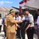 Wujud Kepedulian Pada Pendidikan, Gubernur Hidayat Serahkan Seragam dan Perlengkapan Sekolah Untuk Siswa Prasejahtera