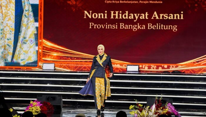Tampil Bersama Ketua Dekranasda se-Indonesia, Noni Hidayat Angkat Wastra Babel